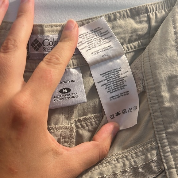 Women’s M Columbia GRT cargo khakis, sporty, zippers, shorts and pants - Picture 11 of 12